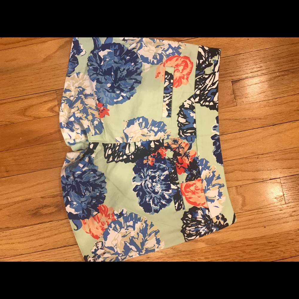 Shorts - Picture 2 of 5